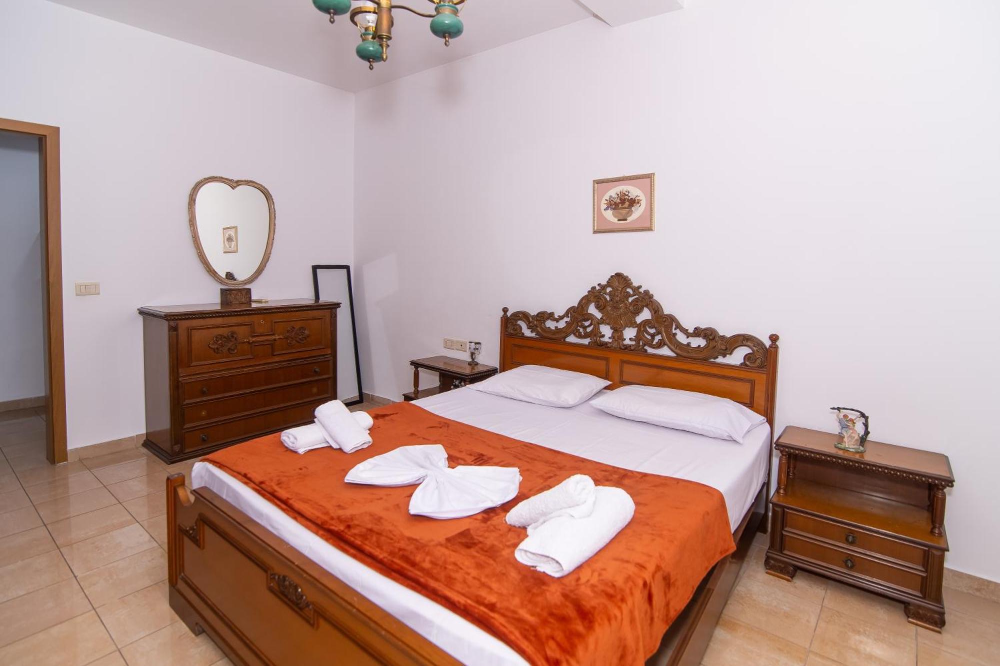 Vintage Blloku Apartment Tirana Kültér fotó